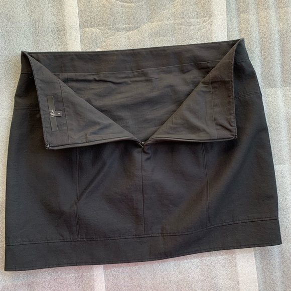 Pre-owned size 8 TIBI black with white and blue abstract aplique mini skirt. - Picture 4 of 4